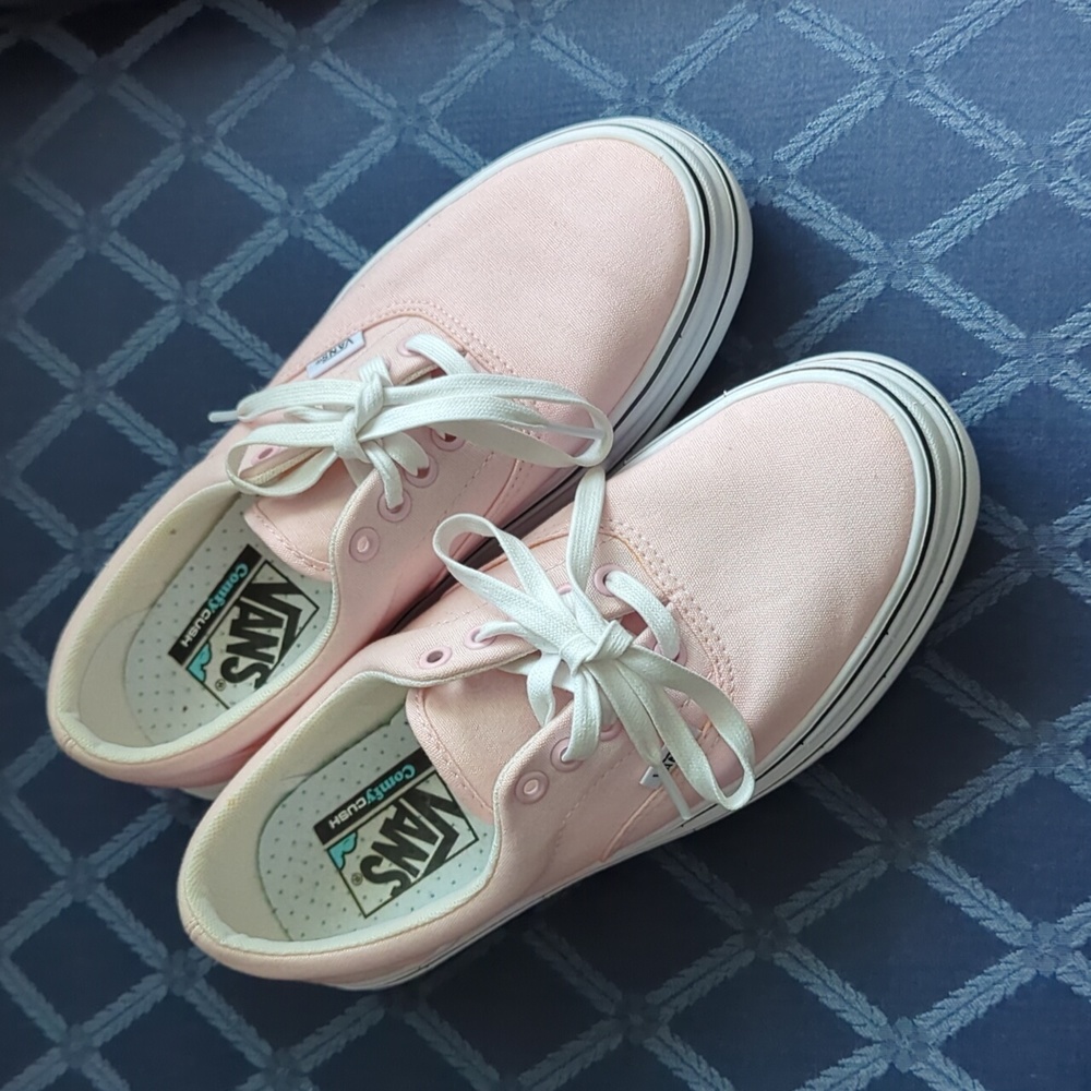 Vans comfy cush pink platform shoes size 8, tried on but not worn out